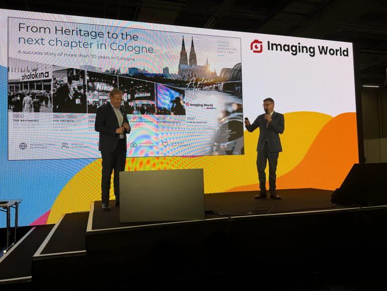 „Nach zwei erfolgreichen Ausgaben in Nürnberg ist die Imaging World bereit für den nächsten Schritt“, sagt Thilo Röhrig, Geschäftsführer von RINGFOTO (hier links im Bild). „Mit der Imaging World inspired by photokina kommt ein bereits im Markt etabliertes Veranstaltungsformat mit einem klaren Profil und einer engagierten Community nach Köln“, sagt Oliver Frese, Geschäftsführer der Koelnmesse (hier rechts im Bild).