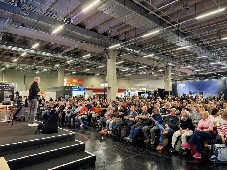 Großer Andrang bei der Imaging World 2026: Rund 14.800 Besucherinnen und Besucher kamen zur zweiten Ausgabe der Fotomesse nach Nürnberg. Workshops, Vorträge und Live-Präsentationen gehörten zu den Publikumsmagneten.
