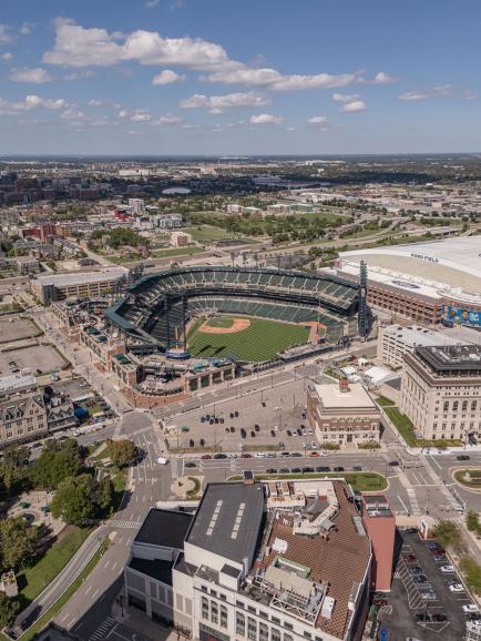 Aus der Vogelperspektive wird die Größe des Comerica Park sichtbar.