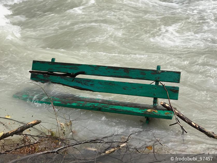 Feuchte Sitzgelegenheit | DigitalPHOTO