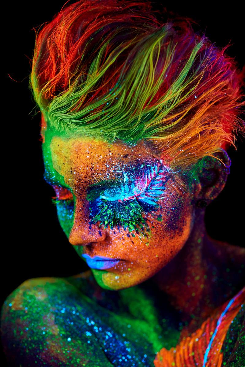 Ausgefallenes Make Up Fur Portrats Mit Schwarzlicht Schminken